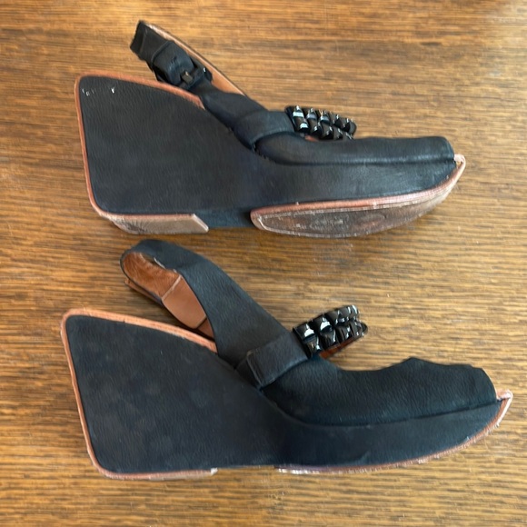 Modern Vintage black peeptoe studded wedges - Picture 4 of 11